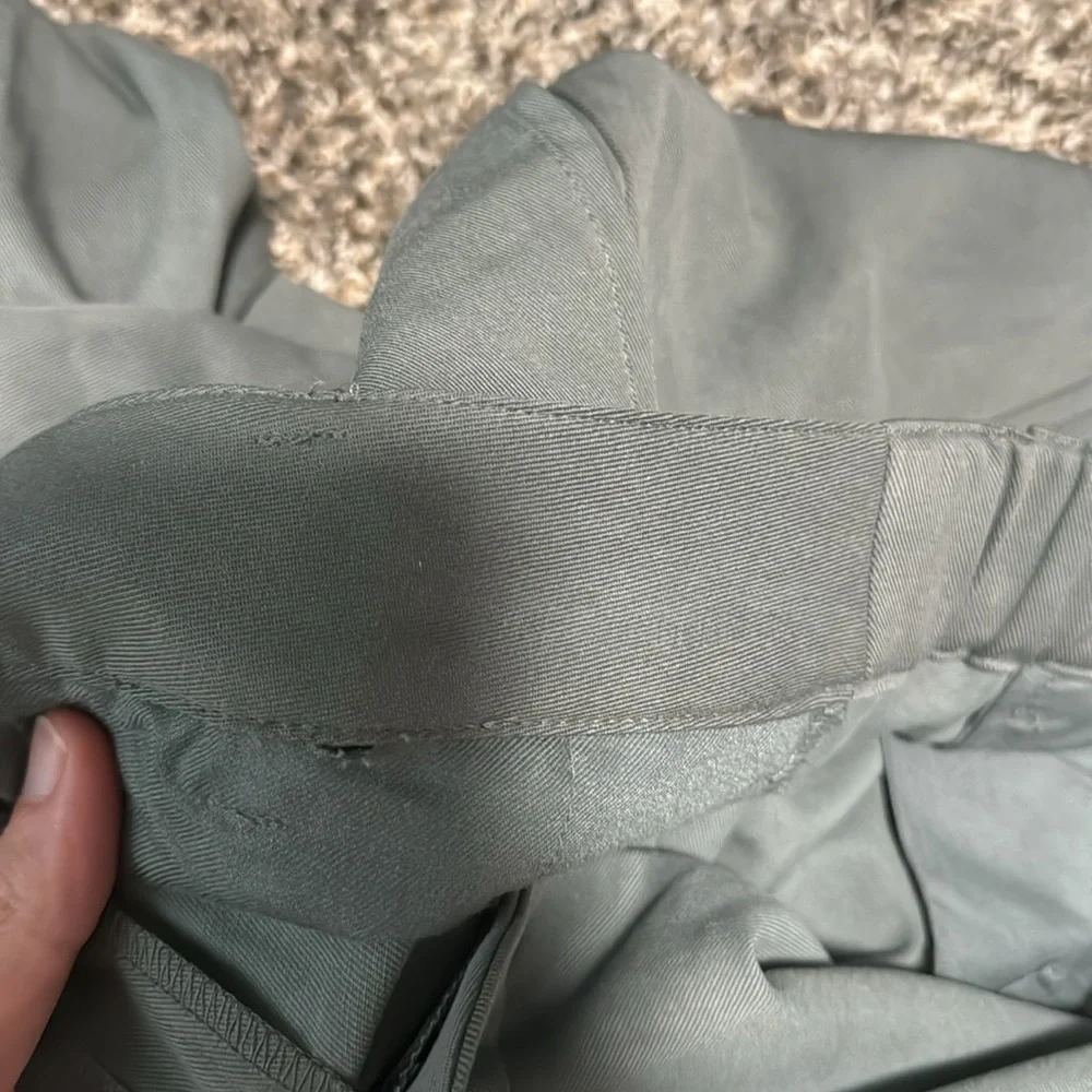 NWT! Banana Republic Gray Succulent
The Everyday Wide Leg Pant - Size Large - Picture 5 of 8